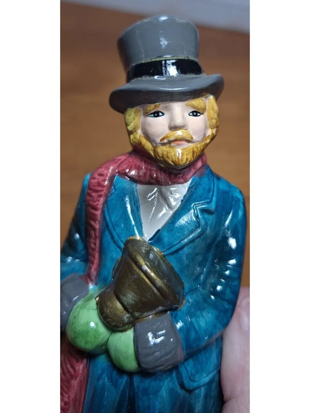 Set of 4 Christmas Caroler Family Figurines Hand Painted Ceramic VTG